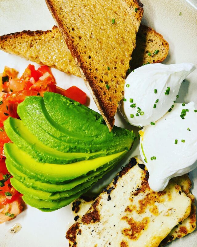 Tomato salsa, perfect poached eggs served with rye bread and couple of slices of griddled halloumi. Lots of colour and perfect antidote for this boring wet weather. Roll on spring !!!!